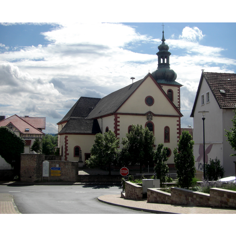 Source caption: "Hauptportal der Pfarrkirche St. Goar in Flieden"