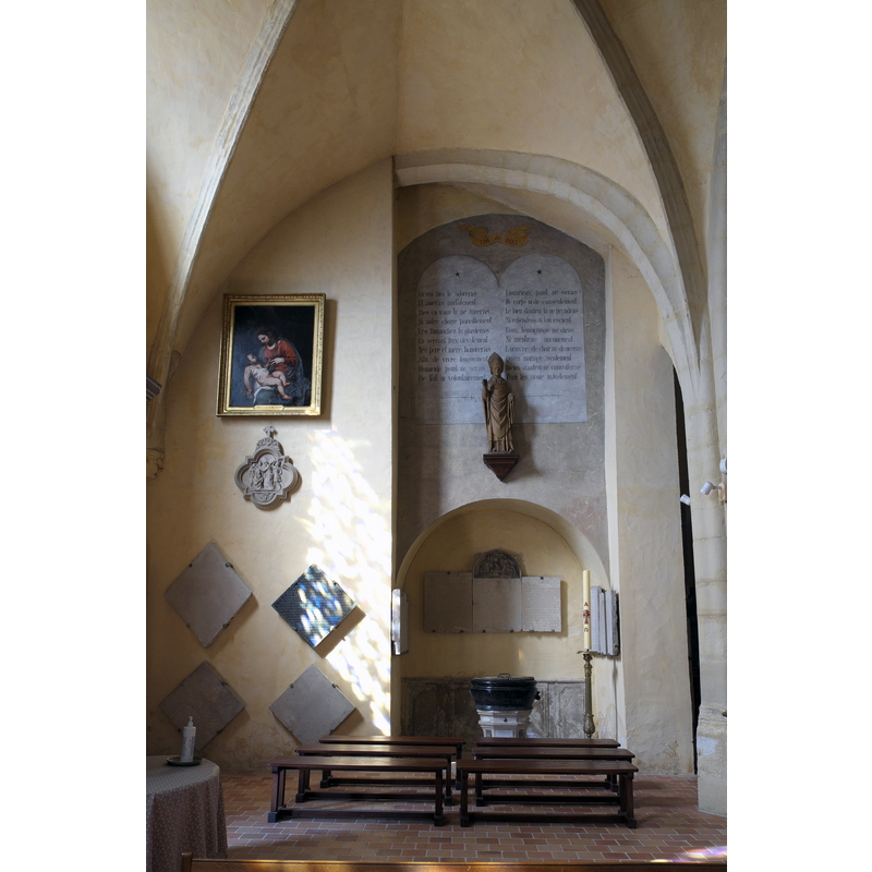 Source caption: "Katholische Kirche Saint-Germain-de-Paris in Magny-Village (Magny-les-Hameaux) im Département Yvelines in der Region Île-de-France/Frankreich, Innenraum"