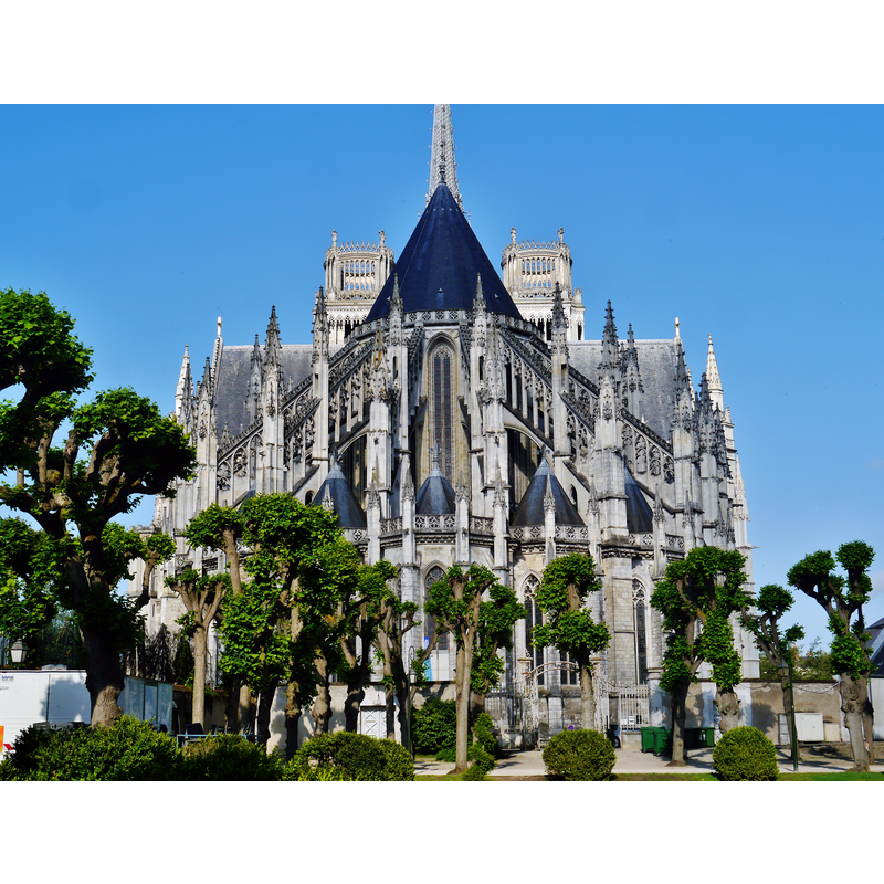 Source caption: "Chor der Kathedrale Heilig-Kreuz, Orléans, Département Loiret, Region Zentrum-Loiretal, Frankreich"