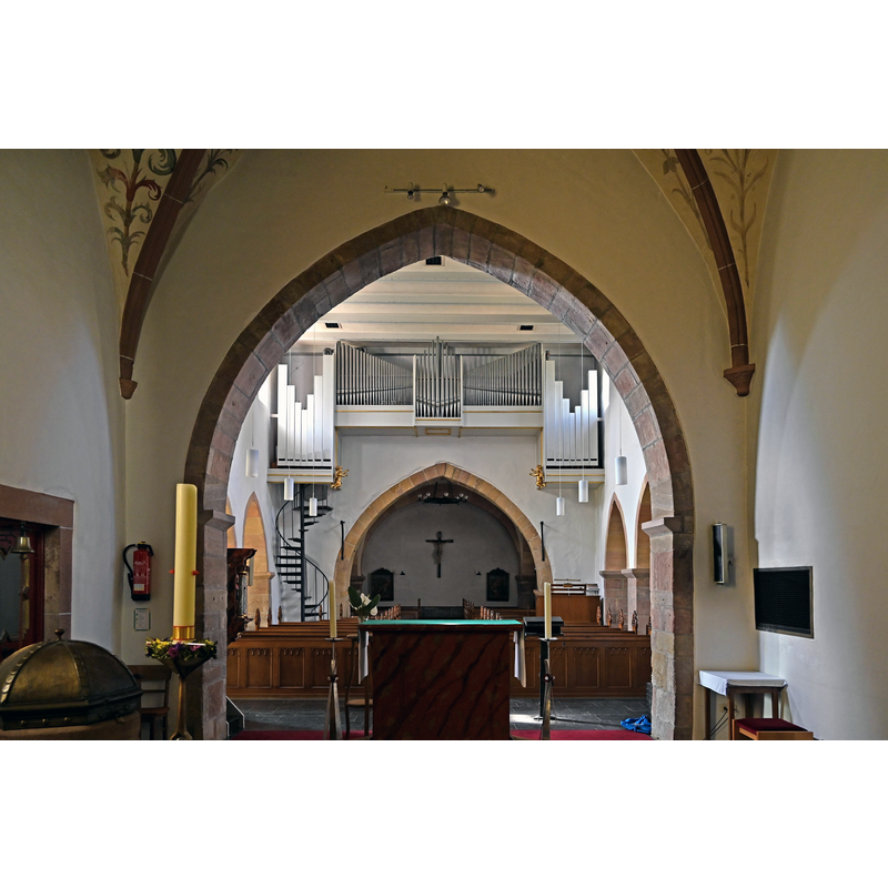 Source caption: "St. Dionysius (Vlatten), Innenraum mit Blick vom Chor zum Turmraum" -- the font and cover are partially visible in the bottom-left corner of the image