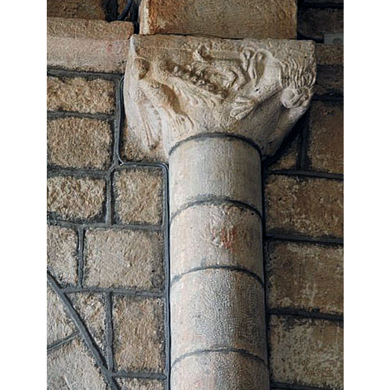 Source caption: "Eglise paroissiale : Nef, détail d'un chapiteau sculpté"
