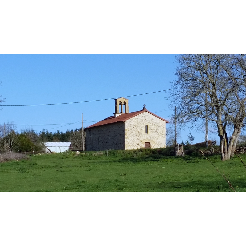 Source caption: "la chapelle restaurée de Montmegin, hameau de Semur-en-Brionnais" -- the medieval chapel restored in 1996-2006