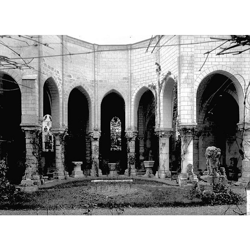 Source caption: "Ancienne église: vestiges du choeur."