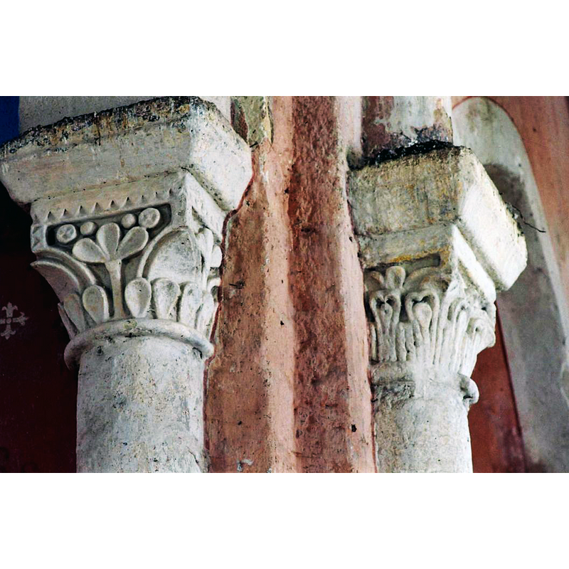Source caption: "Nef, détail de deux chapiteaux sculptés"