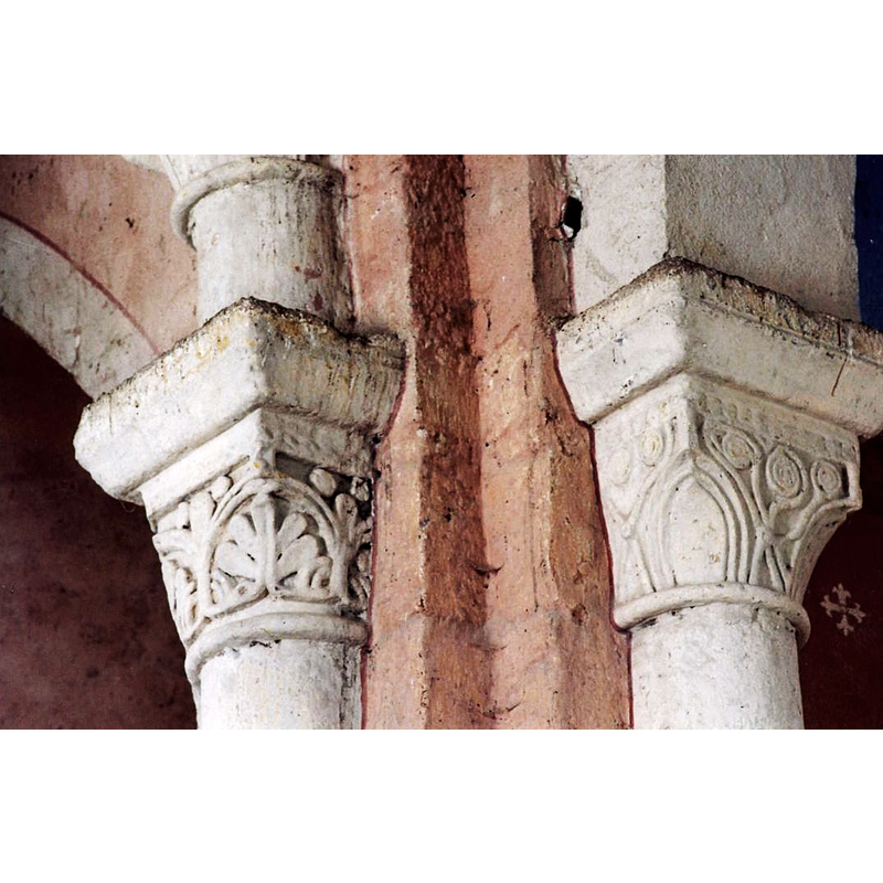 Source caption: "Nef, détail de deux chapiteaux sculptés"