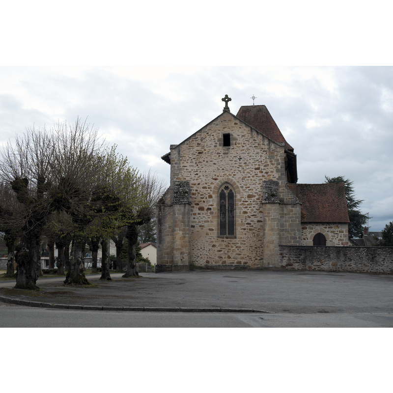 Source caption: "Katholische Pfarrkirche de la Décollation-de-Saint-Jean-Baptiste (Enthauptung Johannes des Täufers) in Neuvic-Entier im Département Haute-Vienne (Nouvelle-Aquitaine/Frankreich)"