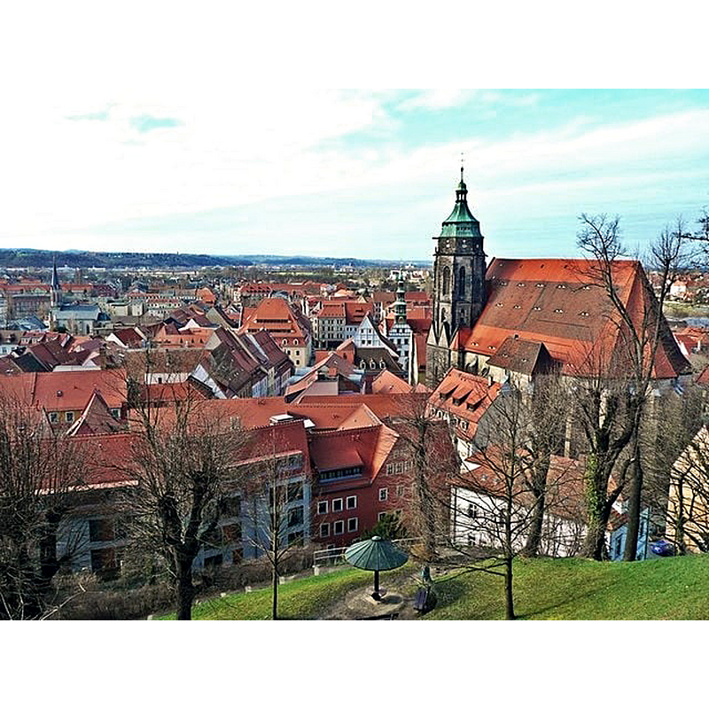 Source caption: "Pirna: Blick über die historische Altstadt."