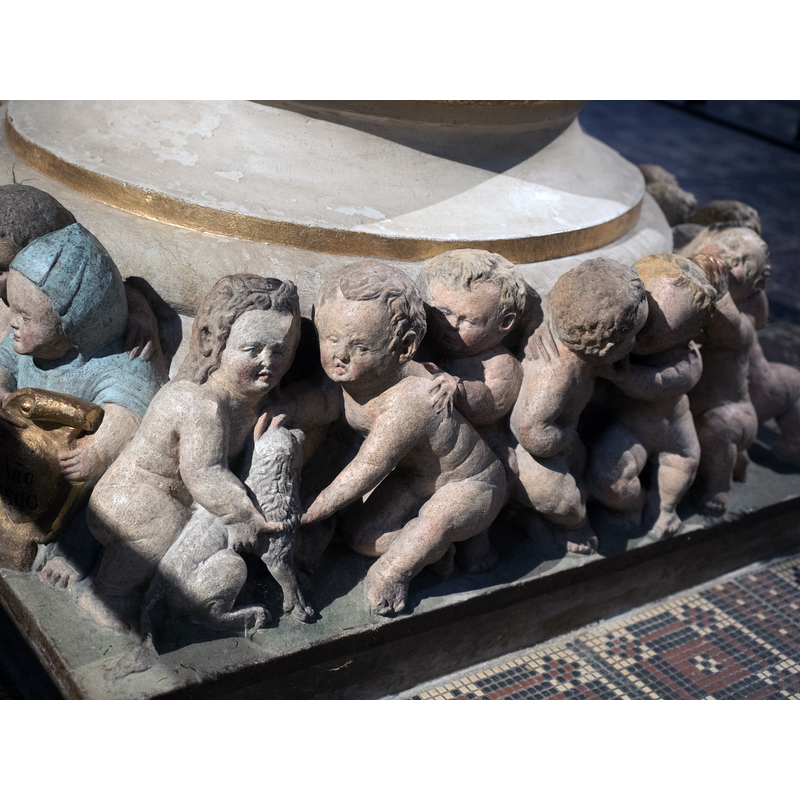 Source caption: " Fuß des Taufsteines der Marienkirche zu Pirna von 1561, Christoph Kramer aus Dresden zugeschrieben" -- children, some dressed, some naked; they hug, eat, drink, look at each other, play with animals, sleep, etc.
