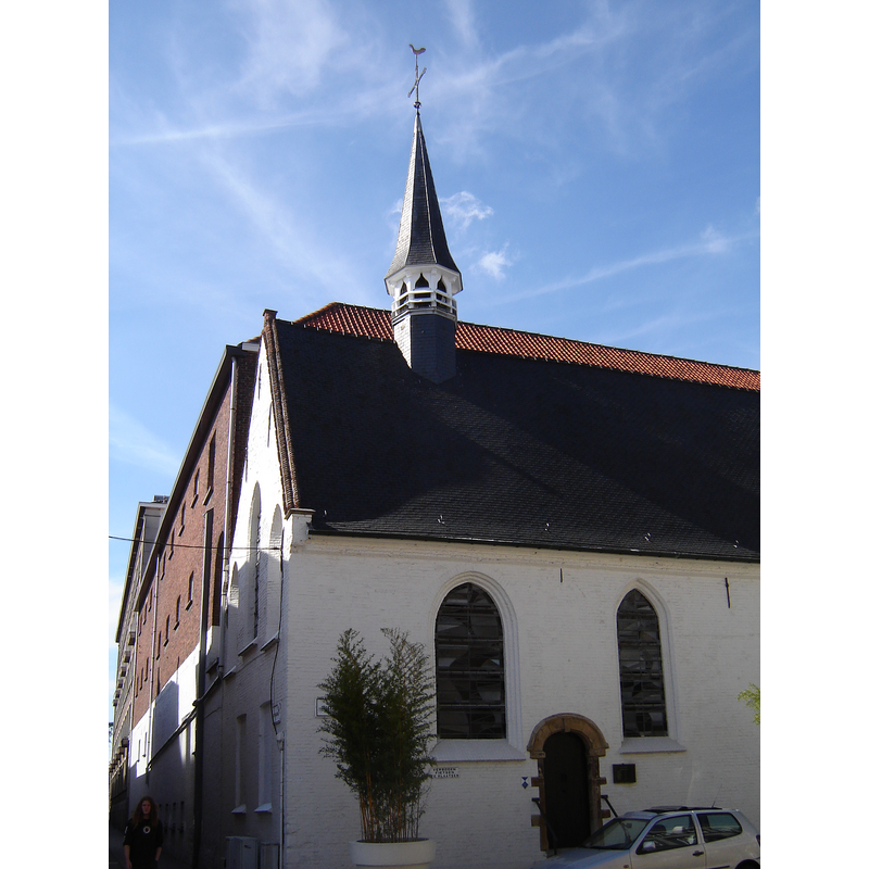 Source caption: "Sint-Niklaaskapel in Kortrijk"