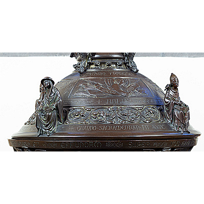 Source caption: "Parochiekerk Onze-Lieve-Vrouwe. Kortrijk. West-Vlaanderen. Belgium. Binnenzicht, de doopkapel, de doopvont." -- replica of the original font destroyed in 1910