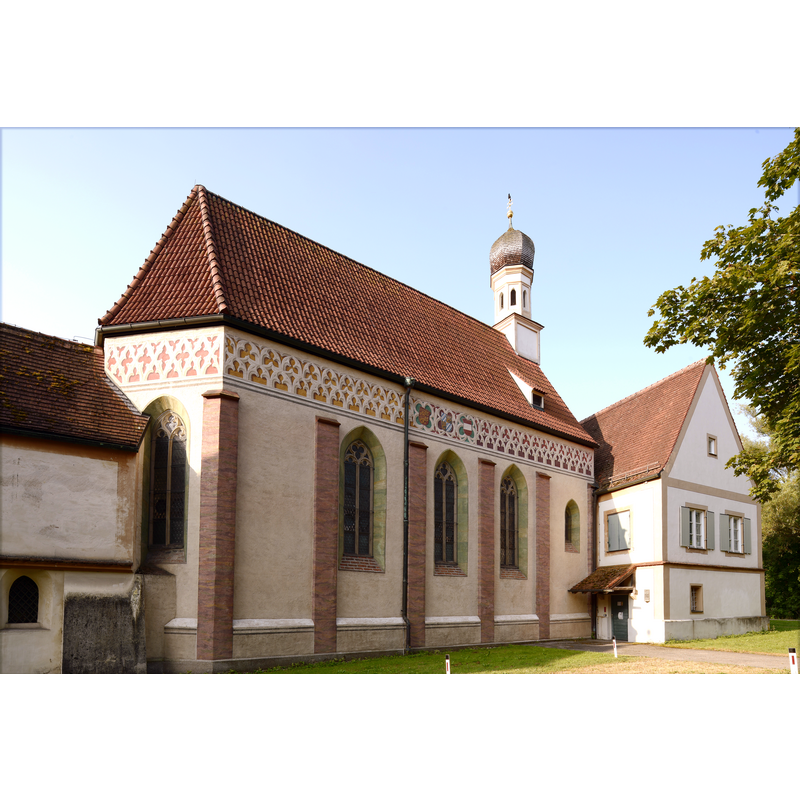 Source caption: "München, Obermenzing, Blutenburg, Schloss Blutenburg, Kapellenbau, Aussenfassade. Ehem. Wasserschloss der Wittelsbacher; 1432 erstmals erwähnt, vielleicht bis ins 12. Jh. zurückgehend. Neubau 1438–39; Kath. Schlosskapelle St. Sigismund, verputzter und bemalter Backsteinbau, 1488; mit Ausstattung."