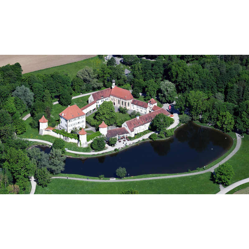 Source caption: "Luftbild des Schlosses Blutenburg (Ansicht von Südosten)"