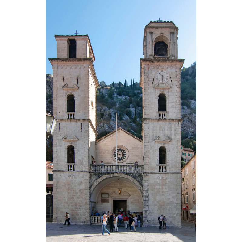 Source caption: "La cathédrale Saint-Tryphon à Kotor (Montenegro)"