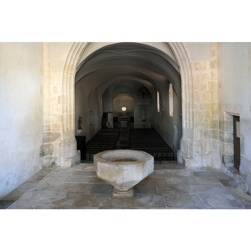 Source caption: "Katholische Kirche Saint-Romain in Saint-Romain im Département Côte-d’Or (Bourgogne-Franche-Comté/Frankreich), Taufbecken"