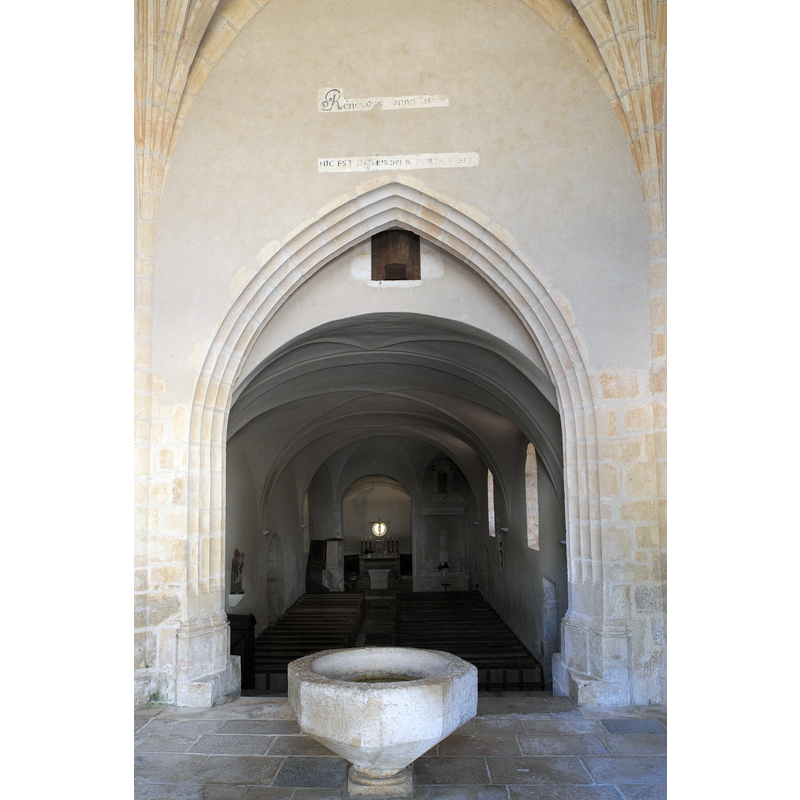Source caption: "Katholische Kirche Saint-Romain in Saint-Romain im Département Côte-d’Or (Bourgogne-Franche-Comté/Frankreich), Taufbecken"