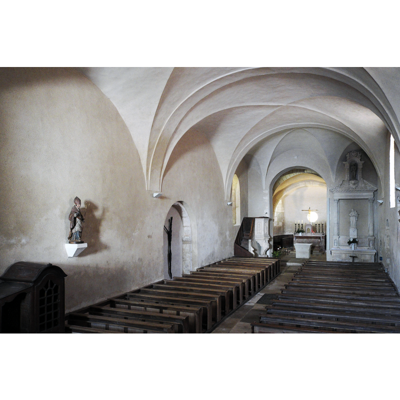 Source caption: "Katholische Kirche Saint-Romain in Saint-Romain im Département Côte-d’Or (Bourgogne-Franche-Comté/Frankreich), Innenraum"