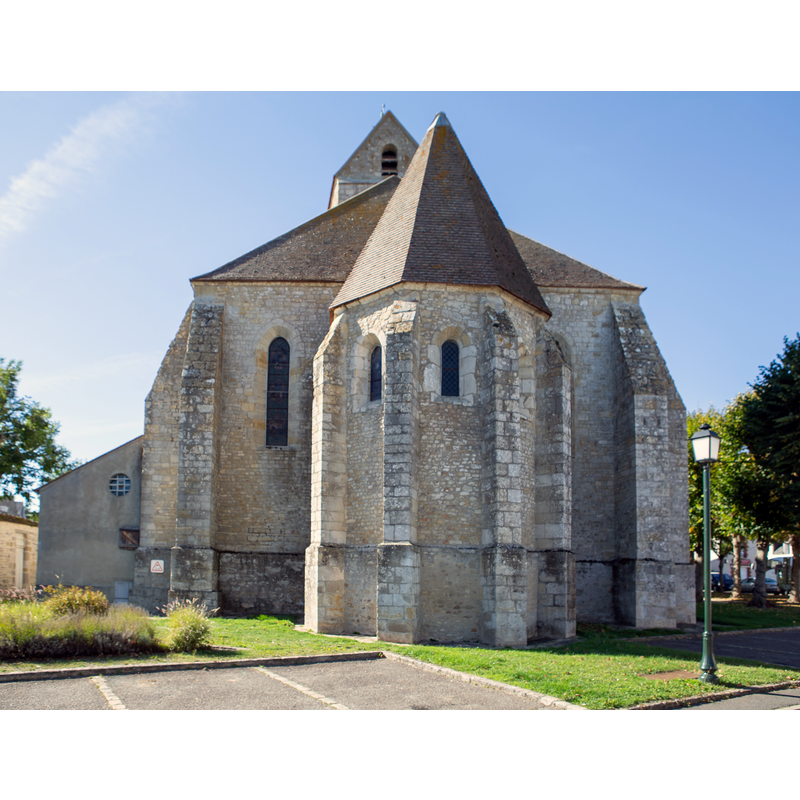 Source caption: "Église Saint-Gervais-et-Saint-Protais de Pithiviers-le-Vieil (Loiret / France)"