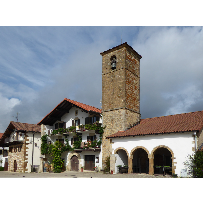 Source caption: "Iglesia de San Miguel, en la calle San Miguel nº 14, en Ilarregui (Ulzama)"