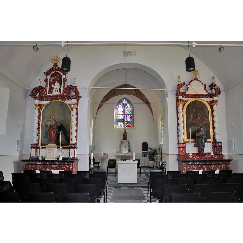 Source caption: "Merchtem Lindestraat zonder nummer kerk" -- showing the font and cover in the chancel, left [north] side