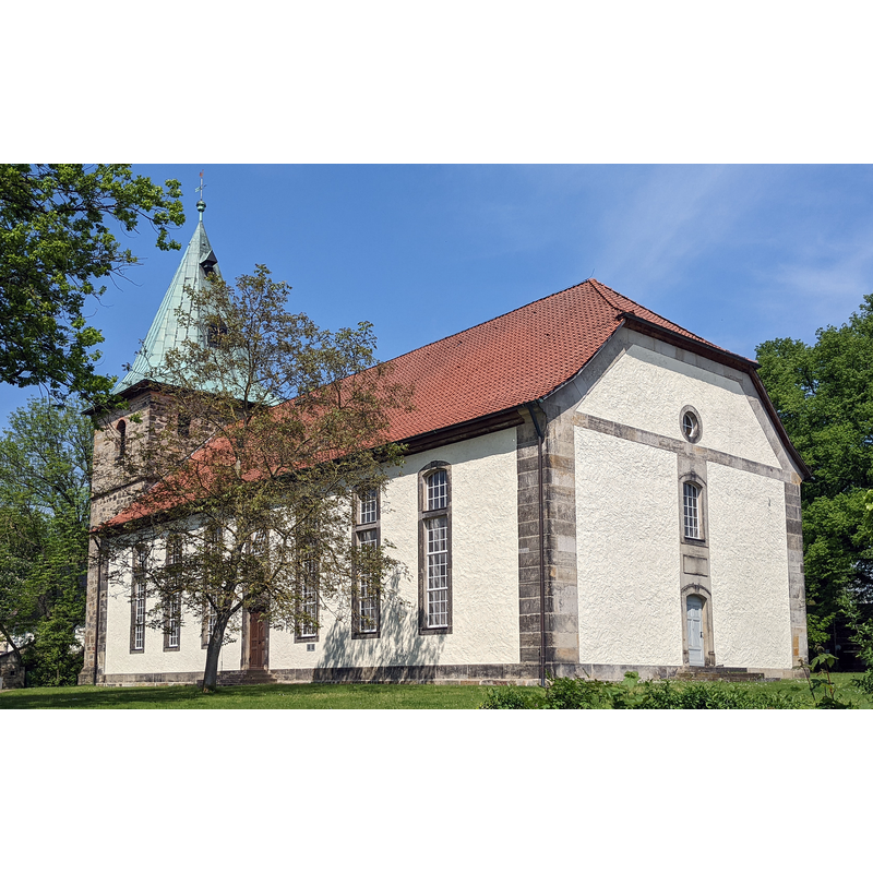 Source caption: "Blick von Süden auf die St-Michaelis-Kirche Groß Munzel (Barsinghausen)"