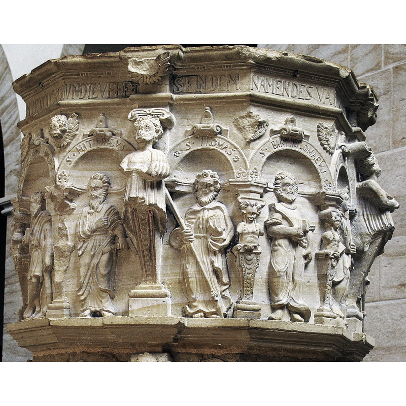 a number of them inside the arches around the basin sides: James the Greater, Matthew, Thomas, Bartholomew, etc., identified by inscriptions on the arch-heads