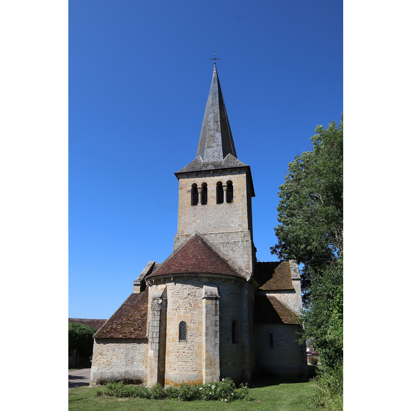 Source caption: " Extérieur de l'église Saint-Laurent à Verneuil (58)."