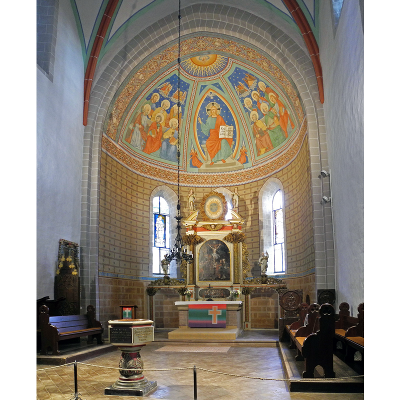 Source caption: "Altarraum der Klosterkirche St. Maria in Kloster Zinna"