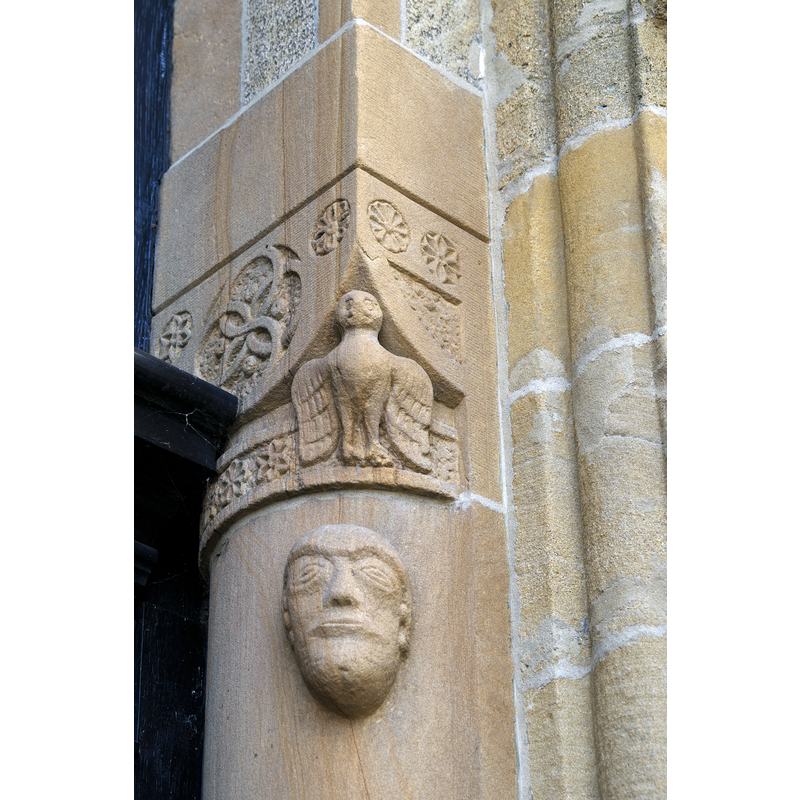 Source caption: "Katholische Pfarrkirche Mariä Himmelfahrt in Engen im Landkreis Konstanz (Baden-Württemberg/Deutschland), romanisches Hauptportal"