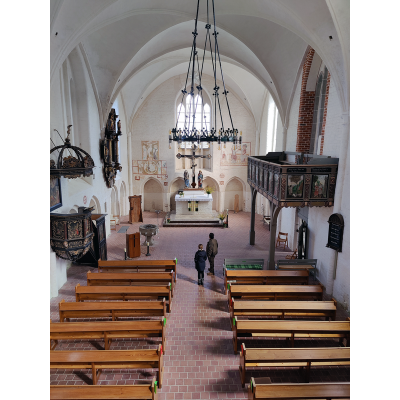 Source caption: "Evangelische Dorfkirche Steinhagen, Landkreis Vorpommern-Rügen, Mecklenburg-Vorpommern, Deutschland"