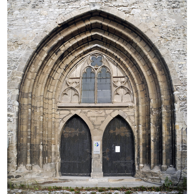 Source caption: "Hauptportal der Stephanikirche in Calbe (Saale), Kirchplatz"