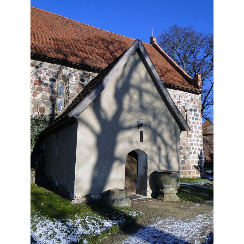 Source caption: "Kirche in Schwanbeck im Landkreis Mecklenburg-Strelitz, Mecklenburg-Vorpommern, Deutschland"