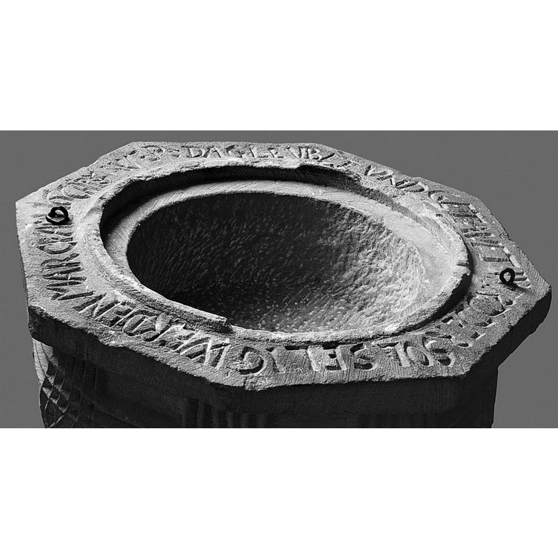 [cf. FontNotes & Inscription field] -- notice the two metal anchorings for an old cover at opposite ends