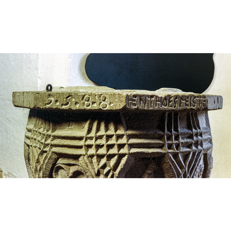 [cf. FontNotes & Inscription field] -- notice the two metal anchorings for an old cover at opposite ends