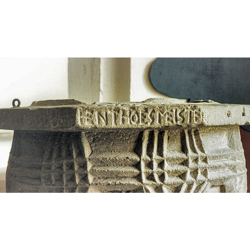 [cf. FontNotes & Inscription field] -- notice the two metal anchorings for an old cover at opposite ends