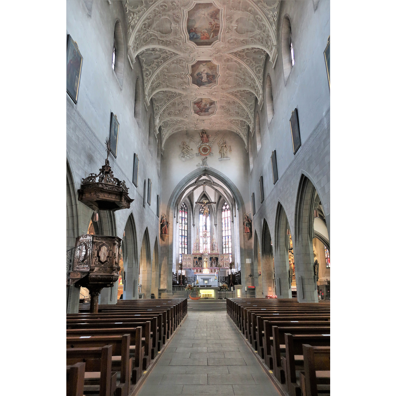 Source caption: "Denkmalgeschütztes Münster Unserer Lieben Frau in Radolfzell. Blick zum Chorraum. Stuckdecke aus dem 18. Jahrhundert."