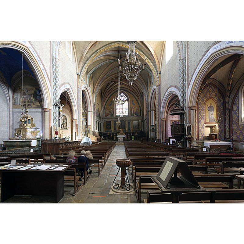 Source caption: "Église Saint-Maur. Martel. Occitanie, Lot. France. Intérieur, la nef."