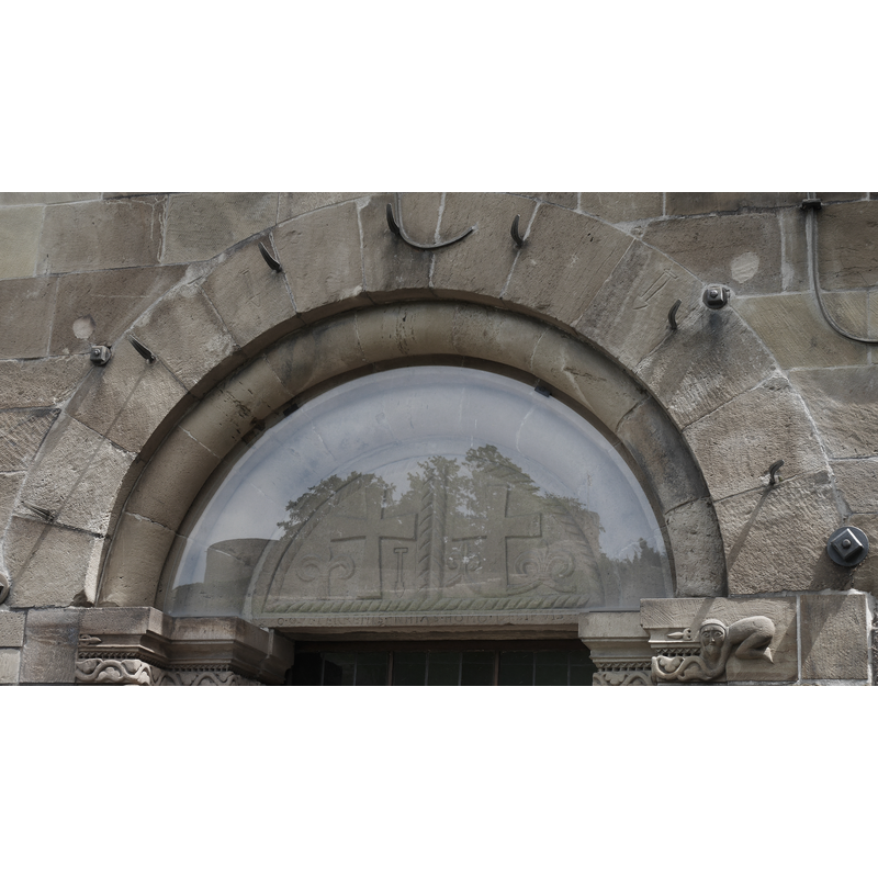 Source caption: "Johanneskirche Weinsberg Tympanon Kreuze"