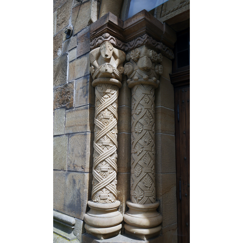 Source caption: "Johanneskirche Weinsberg Portalsäulen"