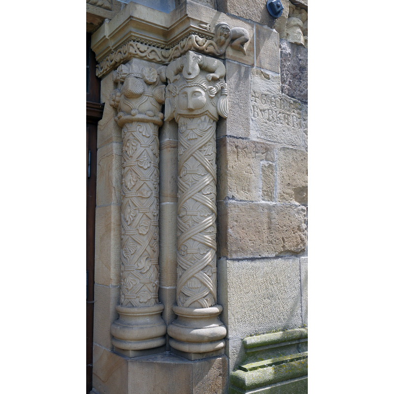 Source caption: " Johanneskirche Weinsberg W Säulenfresser"