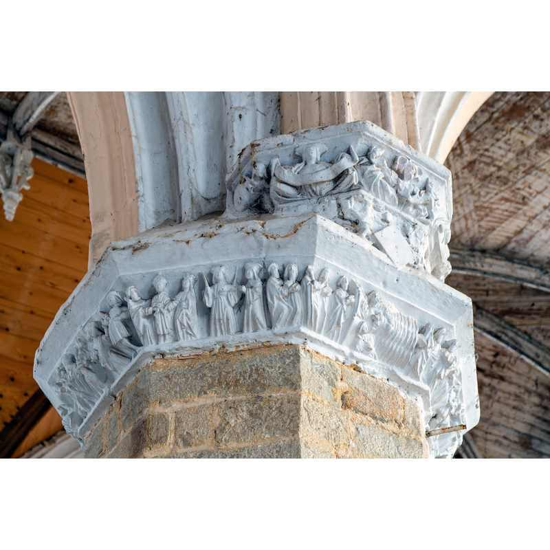 Source caption: "Chapiteau de colonne dans l'église Saint-Quentin de Montcavrel."