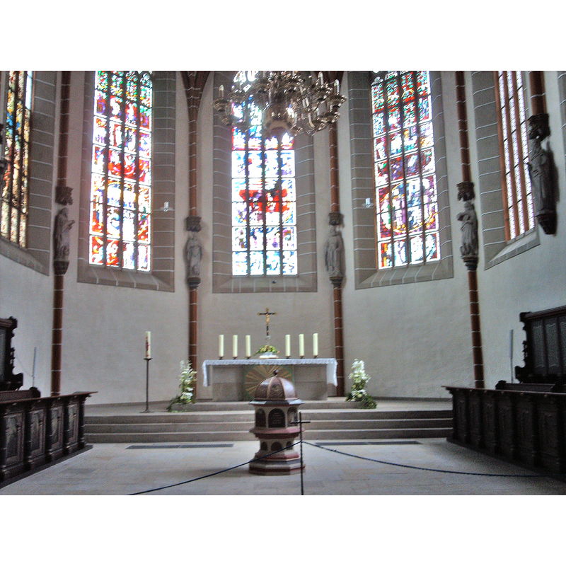 Source caption: "Chor mit Taufstein aus dem Jahre 1560 in der Georgskirche in Schmalkalden.'