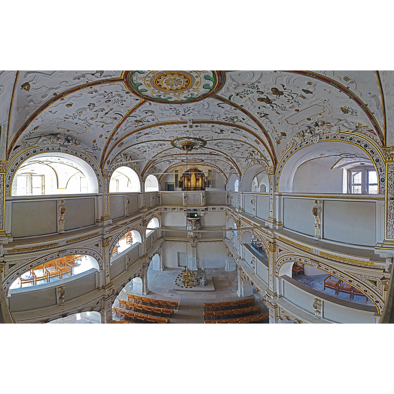 Source caption: "Blick zur Meyer-Orgel in der Schlosskirche von Schloss Wilhelmsburg (Schmalkalden)" -- showing the altar-font in the chancel