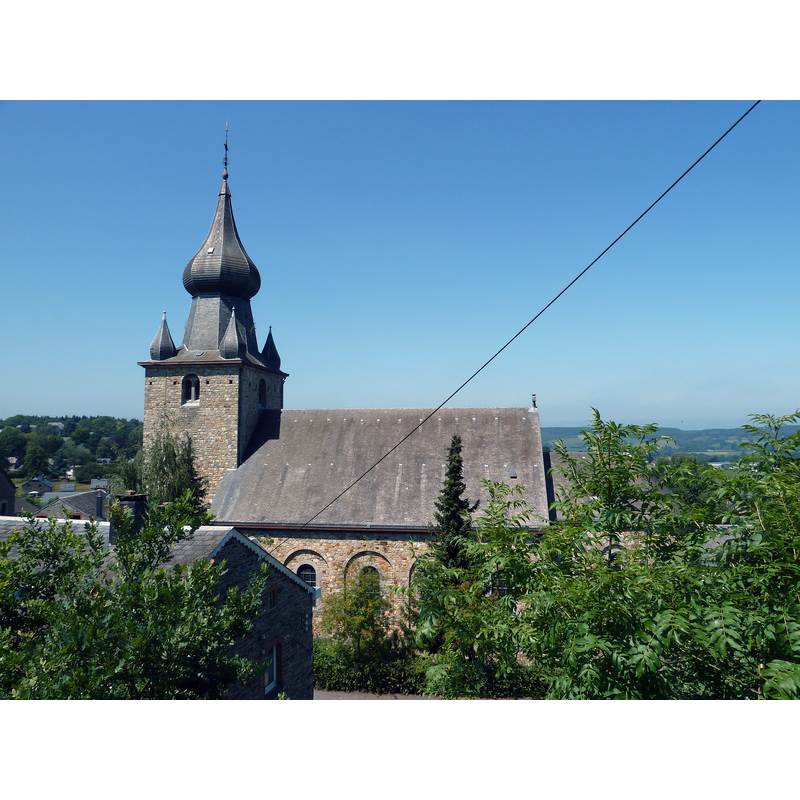 Source caption: "Sint-Andreaskerk, Lierneux, België"