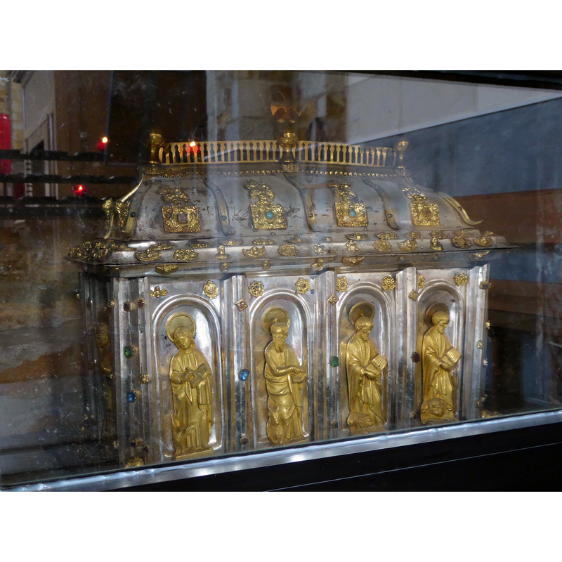 Source caption: "Châsse de Saint André, réalisé au 17ème siècle. Exposée à l'église Saint-André de Lierneux." -- listed in BALaT KIK-IRPA [https://balat.kikirpa.be/object/10106455] [accessed 27 December 2023]