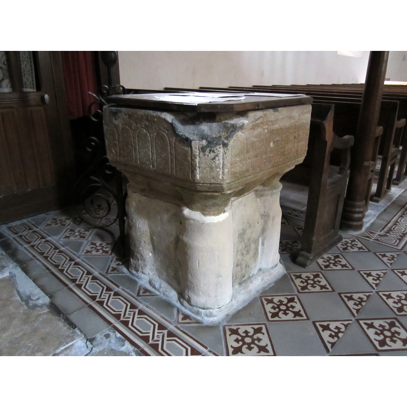 Source caption: "Église Saint-Pierre de Muneville-le-Bingard - Fonts baptismaux"