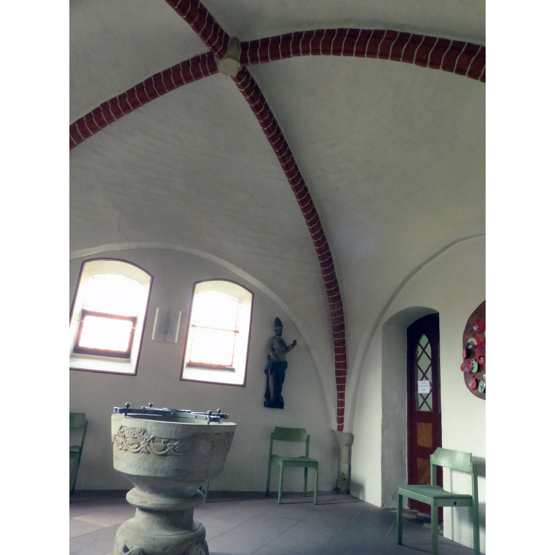 Source caption: "Andreaskirche in Riede got. Sakristei als Nordquerhaus,Taufstein"