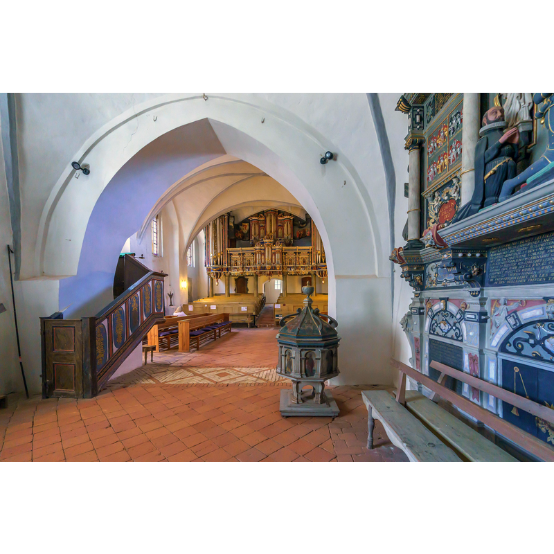 Source caption: "Kirche Basedow, Blick auf die Orgel"