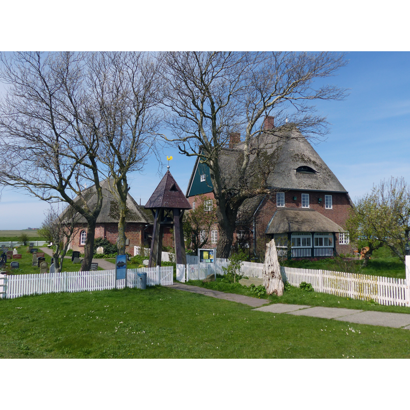 Source caption: "Kirchwarft mit St.-Johannis-Kirche" -- showing its detached belfry in the foreground