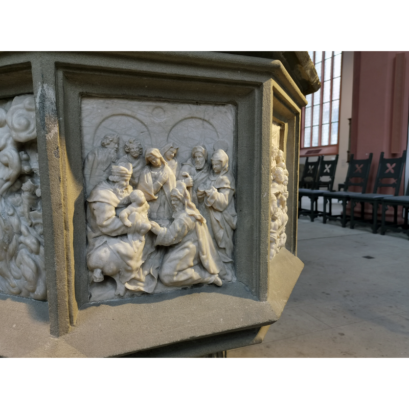 Source caption: "Stadtkirche Heilig Dreifaltigkeit Bayreuth" -- one of the eight alabaster panels from 1615 used to construct the present font [cf. FontNotes]
