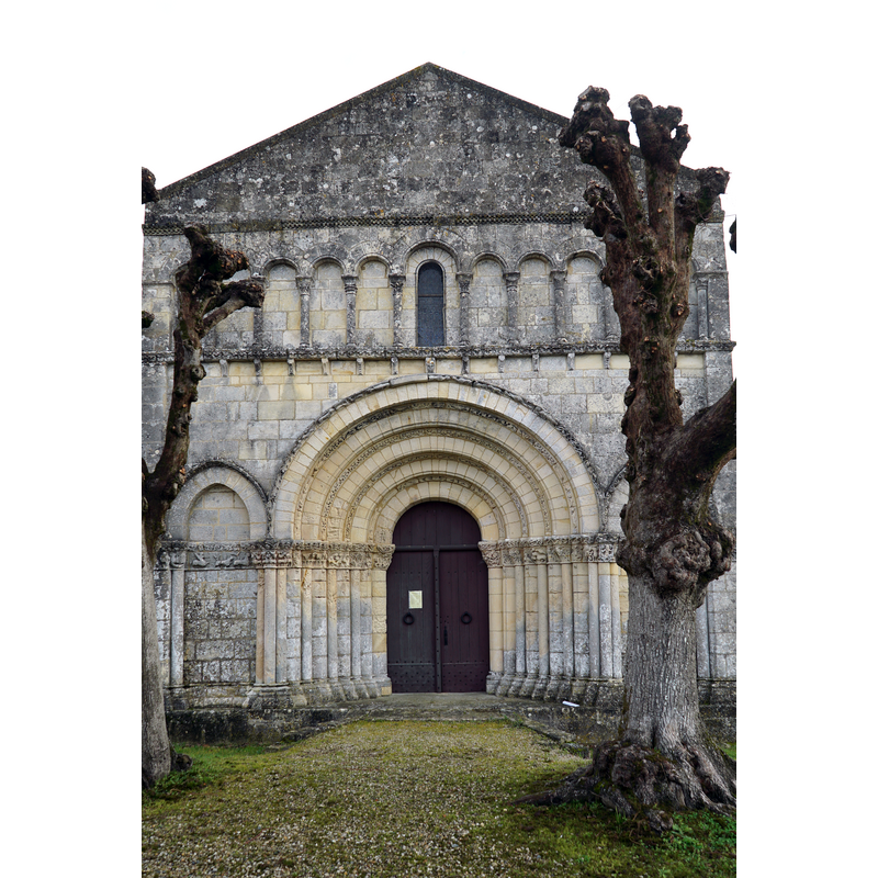 Source caption: "Église de Biron vue du portail occidental."